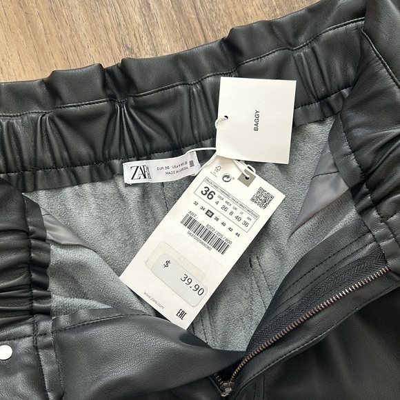 Zara NWT Sz 4 Black Vegan Leather Pants - Picture 3 of 4